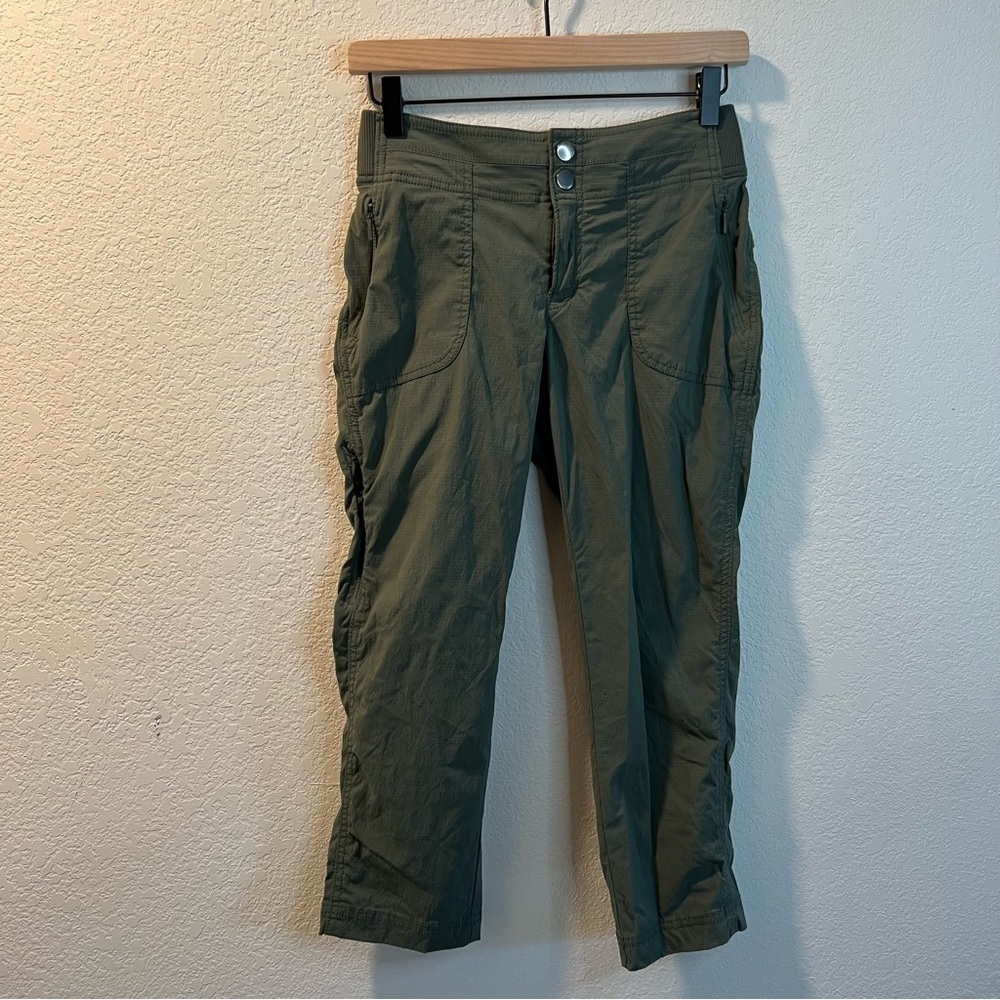 Women’s Athleta green cropped cargo pants size 0